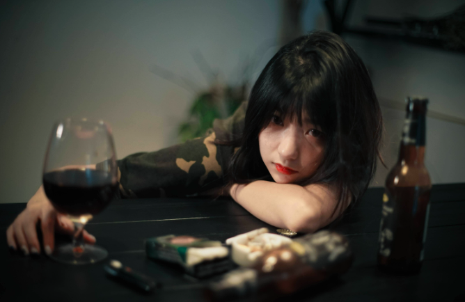 女人有意让你“得手”，通常会发出这三种信号，别再错失良机了
